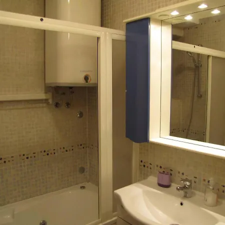 With Jacuzzi Bath